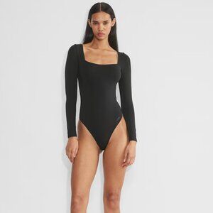 Aritzia Sunday Best SinchSeamless square neck bodysuit